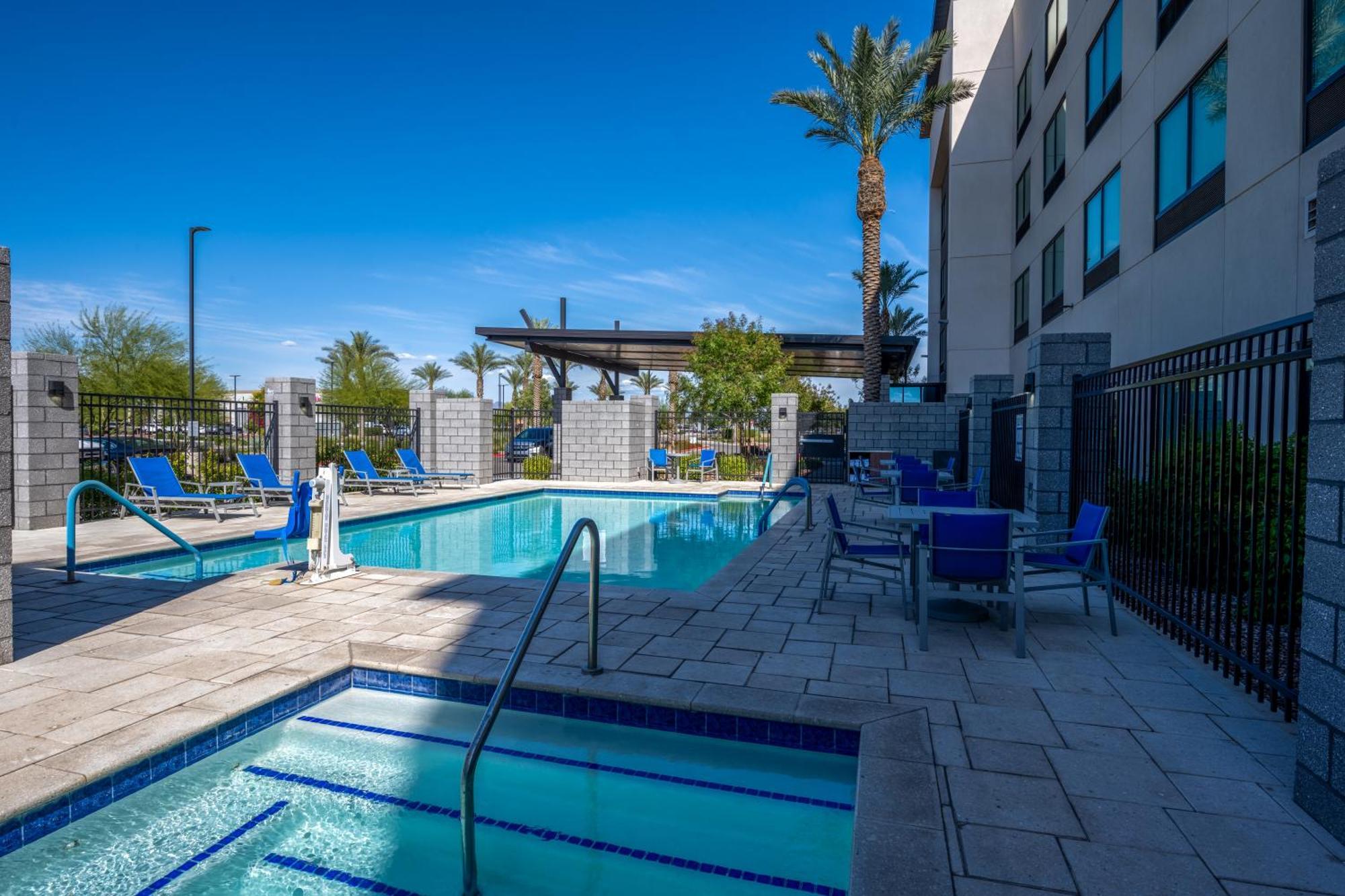 Holiday Inn Express & Suites - Gilbert - Mesa Gateway Airport Dış mekan fotoğraf